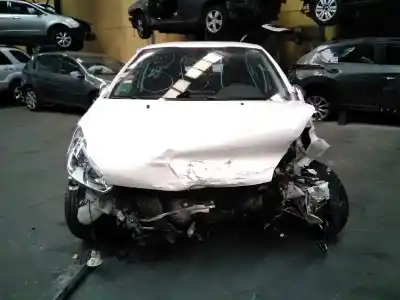 Véhicule à la ferraille peugeot 208 active de l'année 2016 alimenté bhy