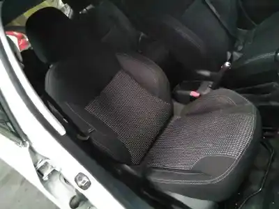 Véhicule à la ferraille peugeot 208 active de l'année 2016 alimenté bhy