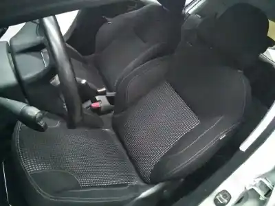 Véhicule à la ferraille peugeot 208 active de l'année 2016 alimenté bhy