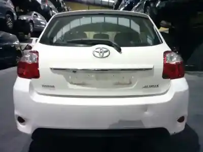 Sloopvoertuig toyota auris live van het jaar 2012 aangedreven 1ndtv