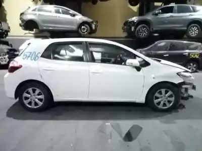 Sloopvoertuig toyota auris live van het jaar 2012 aangedreven 1ndtv