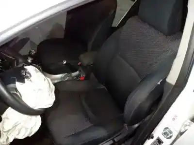 Sloopvoertuig toyota auris live van het jaar 2012 aangedreven 1ndtv