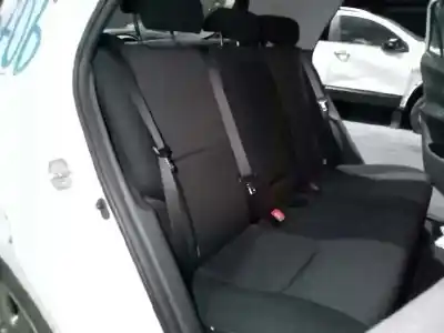 Sloopvoertuig toyota auris live van het jaar 2012 aangedreven 1ndtv