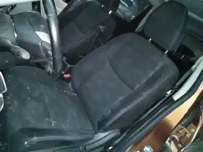 Здавання транспортного засобу nissan x-trail (t32) 360 року 2015 потужний r9m