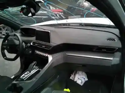 Veículo de Sucata peugeot 3008 gt line do ano 2018 alimentado yhz