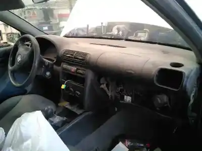 Véhicule à la ferraille seat toledo (1m2) stella de l'année 2000 alimenté akl