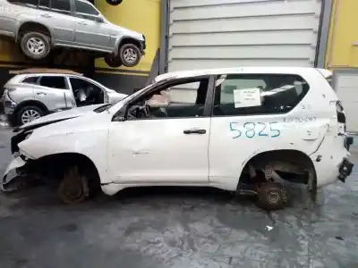 Veículo de Sucata TOYOTA LAND CRUISER (J15) Basis do ano 2009 alimentado 1KDFTV