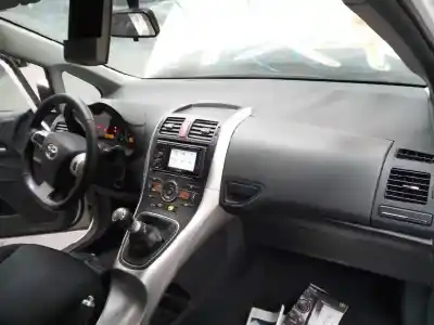 Vehicul casat toyota auris luna+ al anului 2011 alimentat 1ndtv