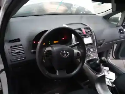 Vehicul casat toyota auris luna+ al anului 2011 alimentat 1ndtv