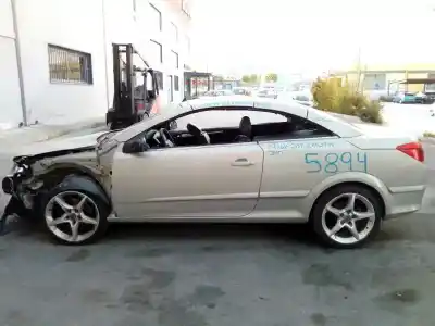 Véhicule à la ferraille opel astra twin top enjoy de l'année 2009 alimenté z19dth