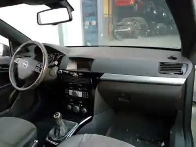 Véhicule à la ferraille opel astra twin top enjoy de l'année 2009 alimenté z19dth