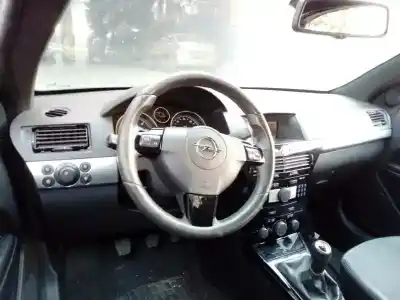 Véhicule à la ferraille opel astra twin top enjoy de l'année 2009 alimenté z19dth