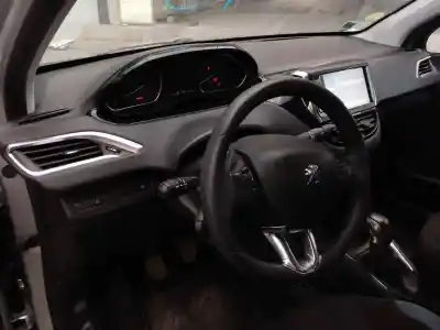 Veículo de Sucata peugeot 208 access do ano 2012 alimentado 8hr