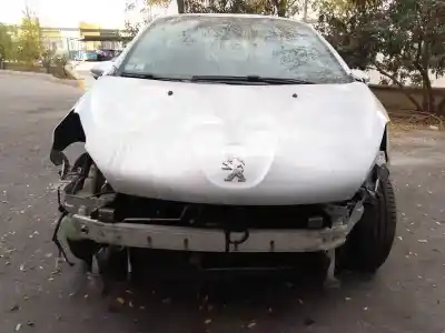 Veículo de Sucata peugeot 208 access do ano 2012 alimentado 8hr