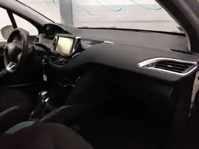 Veículo de Sucata peugeot 208 access do ano 2012 alimentado 8hr