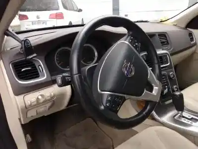 Veículo de Sucata volvo s60 lim. momentum do ano 2010 alimentado d5204t2