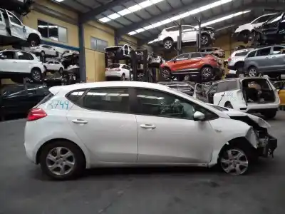 Здавання транспортного засобу kia cee´d drive року 2015 потужний d4fc