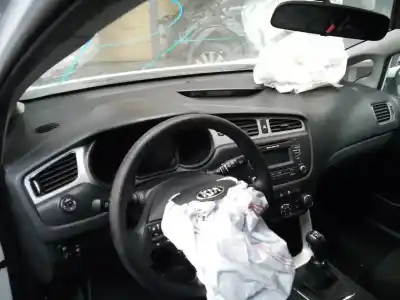 Здавання транспортного засобу kia cee´d drive року 2015 потужний d4fc