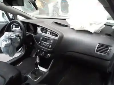 Здавання транспортного засобу kia cee´d drive року 2015 потужний d4fc