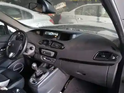 Véhicule à la ferraille renault scenic iii bose edition de l'année 2013 alimenté r9m402