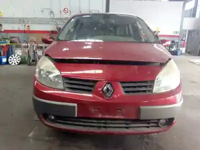 Véhicule à la ferraille renault scenic ii authentique de l'année 2003 alimenté f9q812