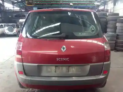 Véhicule à la ferraille renault scenic ii authentique de l'année 2003 alimenté f9q812