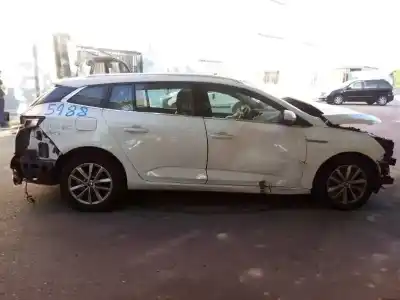 Véhicule à la ferraille RENAULT MEGANE IV GRANDTOUR Zen de l'année 2017 alimenté K9K656