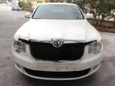 Sloopvoertuig skoda suberb (3t4) elegance van het jaar 2008 aangedreven cffb