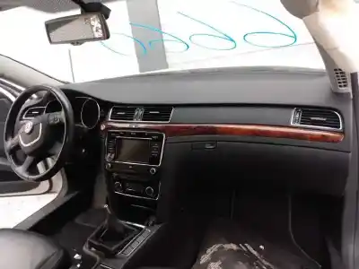 Sloopvoertuig skoda suberb (3t4) elegance van het jaar 2008 aangedreven cffb