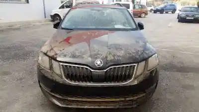 Veículo de Sucata skoda octavia combi (5e5) ambition do ano 2018 alimentado chzd