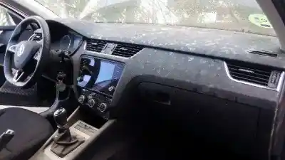 Veículo de Sucata skoda octavia combi (5e5) ambition do ano 2018 alimentado chzd