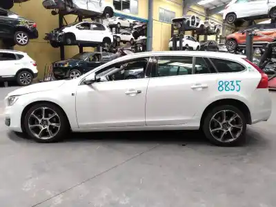 Verschrottungsfahrzeug VOLVO V60 KOMBI Momentum des Jahres 2012 angetrieben D5204T7