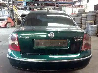 Veículo de Sucata volkswagen passat berlina (3b2) v6 tdi highline do ano 2001 alimentado akn