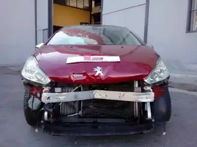 Véhicule à la ferraille peugeot 208 active de l'année 2012 alimenté 9hp