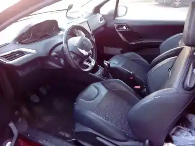 Véhicule à la ferraille peugeot 208 active de l'année 2012 alimenté 9hp