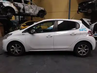 Véhicule à la ferraille PEUGEOT 208 Active de l'année 2012 alimenté 9HP