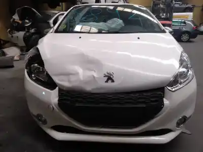 Véhicule à la ferraille peugeot 208 active de l'année 2012 alimenté 9hp