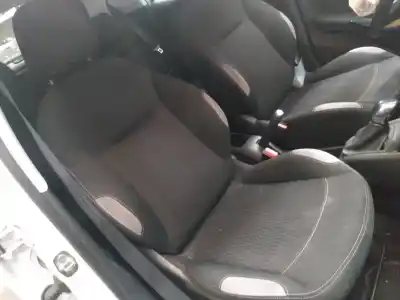 Véhicule à la ferraille peugeot 208 active de l'année 2012 alimenté 9hp