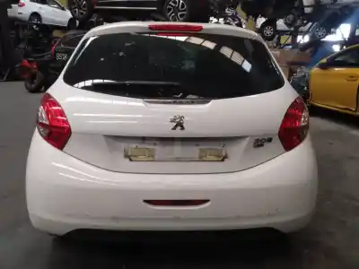 Véhicule à la ferraille peugeot 208 active de l'année 2012 alimenté 9hp
