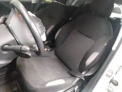 Véhicule à la ferraille peugeot 208 active de l'année 2012 alimenté 9hp