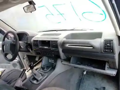 Vehicul casat land rover discovery (lt) td5 al anului 1999 alimentat 10p
