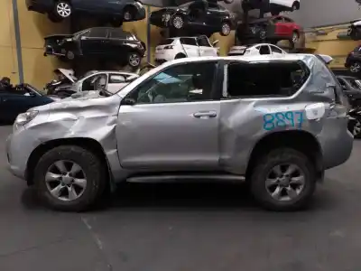 Veículo de Sucata TOYOTA LAND CRUISER (J15) Basis do ano 2011 alimentado 1KDFTV