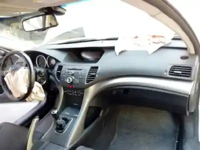 Veículo de Sucata honda accord berlina (cu) luxury do ano 2012 alimentado n22b1