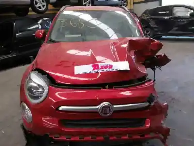 Véhicule à la ferraille fiat                                               500 x (334)                                                                                                                                                                                                                                                cross plus                                                                                                                                                                                                                                                 de l'année 2015 alimenté 