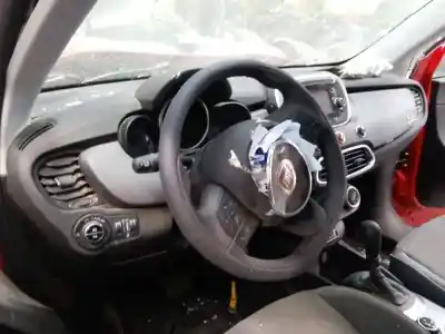 Véhicule à la ferraille fiat                                               500 x (334)                                                                                                                                                                                                                                                cross plus                                                                                                                                                                                                                                                 de l'année 2015 alimenté 