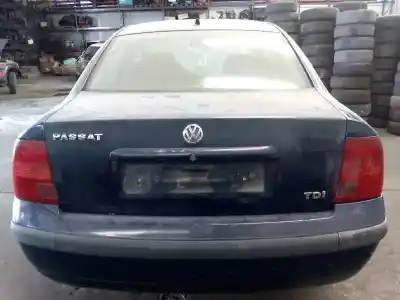 Veículo de Sucata volkswagen passat berlina (3b2) básico do ano 1997 alimentado ahu