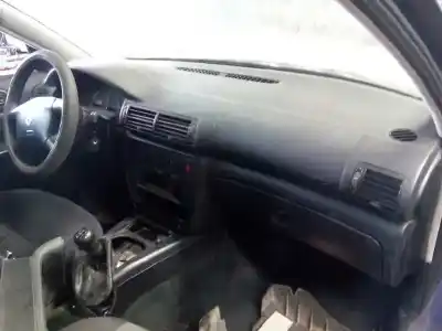 Veículo de Sucata volkswagen passat berlina (3b2) básico do ano 1997 alimentado ahu