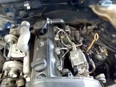 Veículo de Sucata volkswagen passat berlina (3b2) básico do ano 1997 alimentado ahu