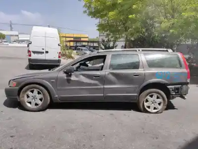 Scrapping Vehicle VOLVO XC70 II (136) D5 AWD of the year 2005 powered D5244T4