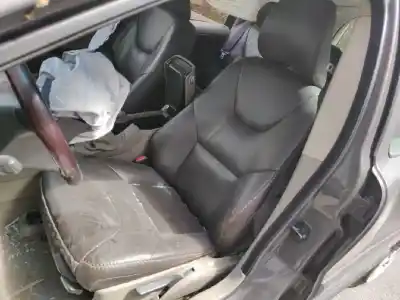 Veículo de Sucata volvo xc70 ii (136) d5 awd do ano 2005 alimentado d5244t4